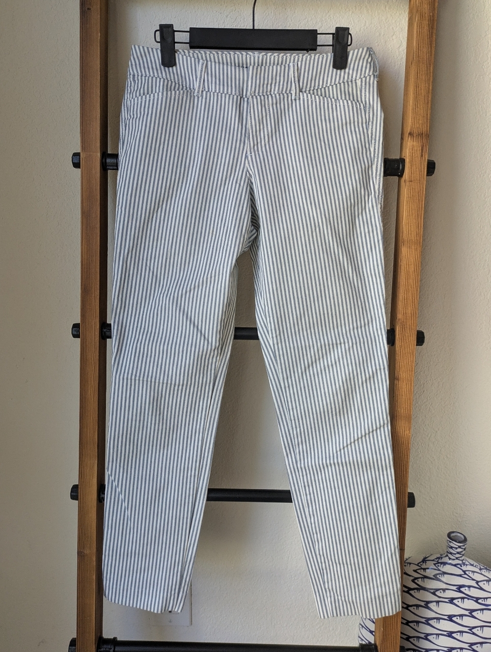 Old Navy Women’s Cropped Pinstripe Jeans - Size 0